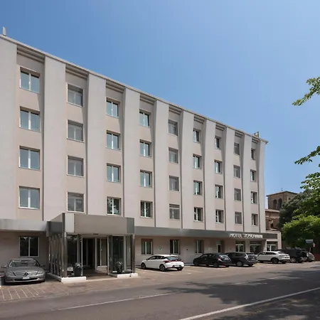 Hotel Toscanini-2